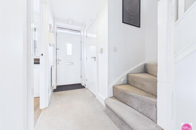 31, Lamplight Way, Castle Gresley photo 4