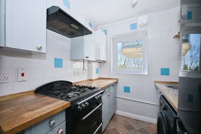 4, Shelley Court, Waltham Abbey photo 4