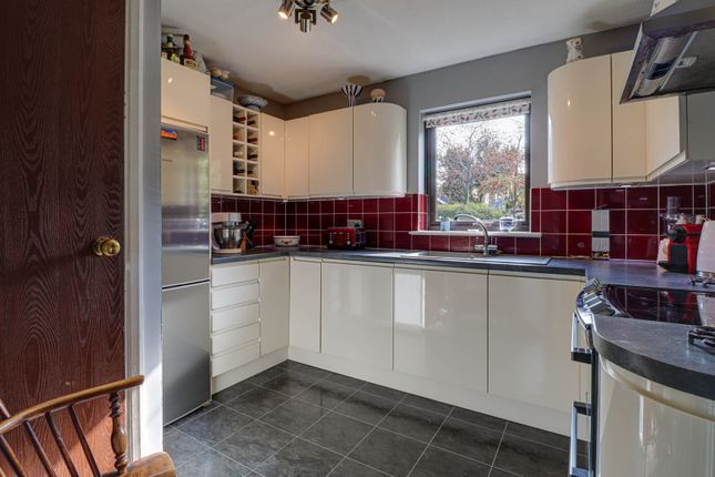 Peakes Place, Granville Road, St Albans photo 3