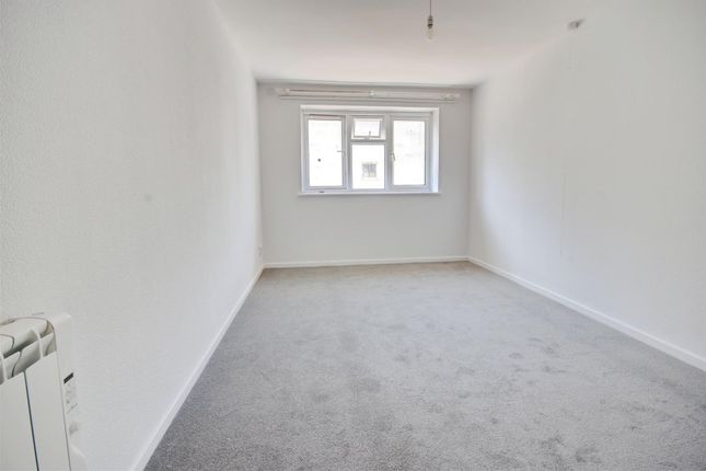 312, Boundary Way, Watford photo 4
