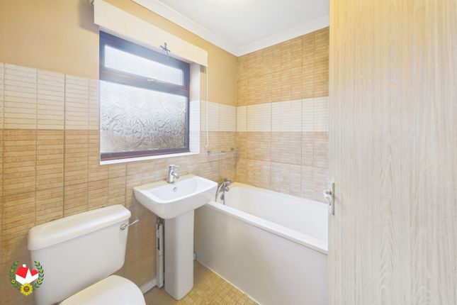 4 Loriners Close, Gloucester photo 4