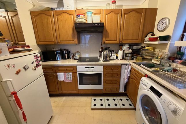 Flat 16, Sovereign Court, Bromley photo 2
