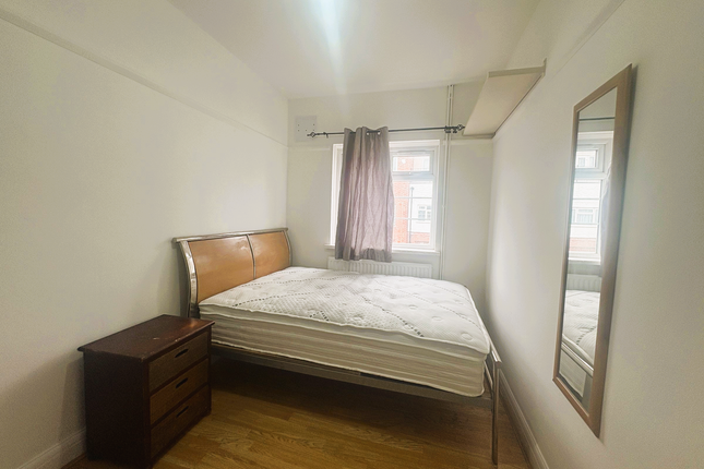42 Southall Court, Southall photo 4