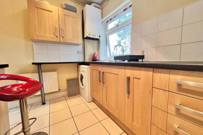 22 Heath Court, Park Road, Uxbridge photo 5