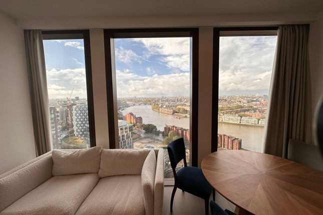 Room to rent in Carnation Way, London