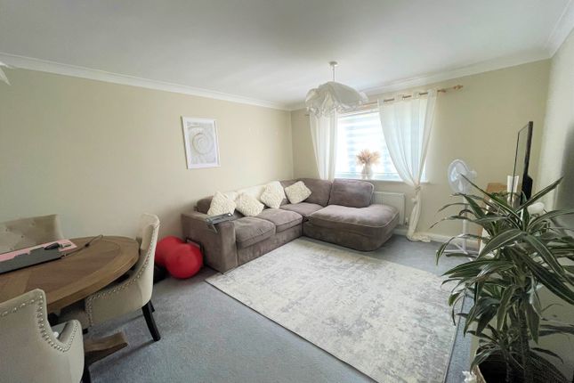 Flat for sale in Fairlands Court, Fairlands Avenue, Guildford