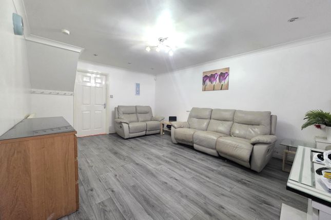 37 Woodfield Crescent, Woodfield Road, Sparkbrook, Birmingham photo 4