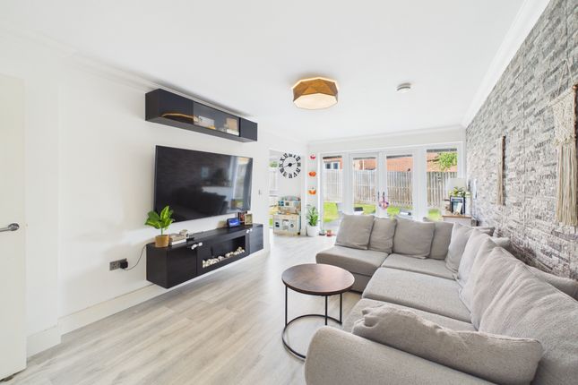 27 Hamilton Grove, Glasgow photo 3