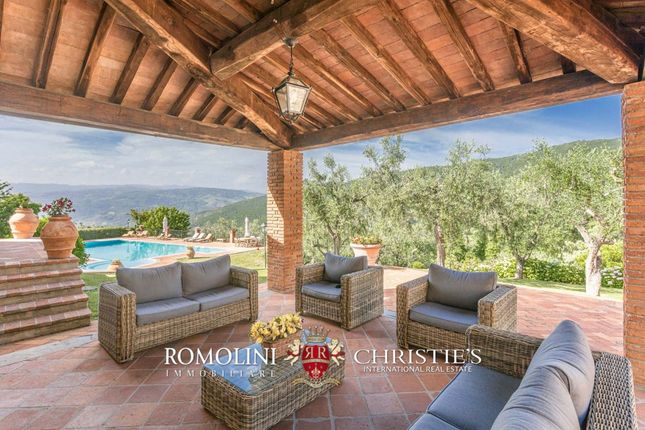 Villa for sale in Pistoia, Tuscany, Italy