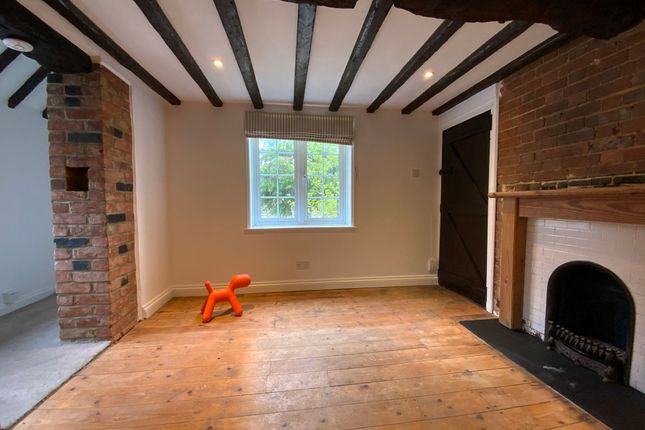 Cottage to rent in New Road, High Wycombe