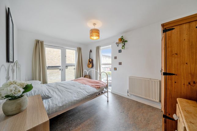 Flat 3, 3, Calypso Crescent, London photo 4