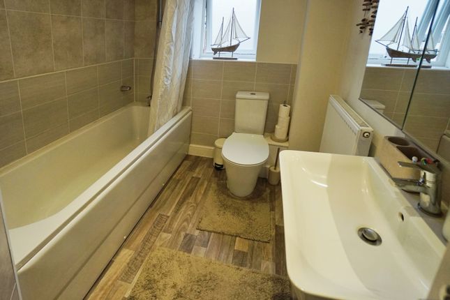 2, Bolton Rise, Tipton photo 4