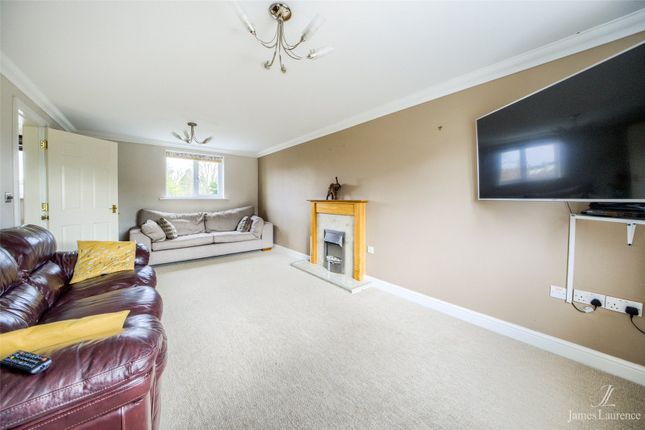 7, Cardinal Close, West Midlands photo 4