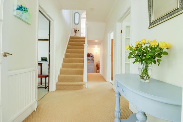 43, Woodside, Leigh-on-Sea photo 3