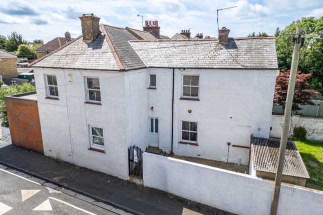 34, Kitchener Avenue, Gravesend photo 3