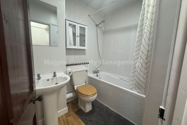 2, Lee Court, St Mary`s Street, St Neots photo 5