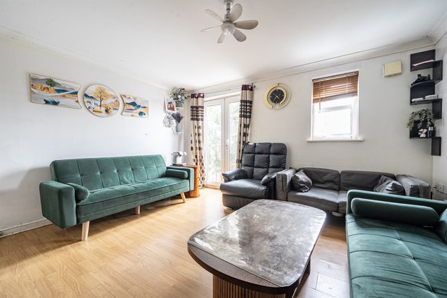 15, Cannon Gate, Slough photo 2