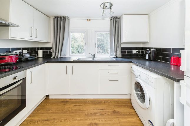 Thumbnail Mobile/park home for sale in Lark Rise, Turners Hill, Crawley