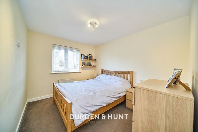 Flat for sale in Whitchurch Road, Romford