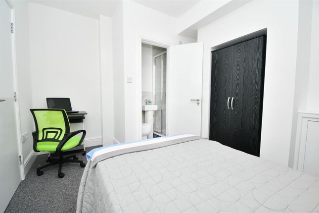 4, Scarlett Street, Burnley photo 5