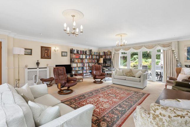 8, Cricket Way, Surrey photo 4