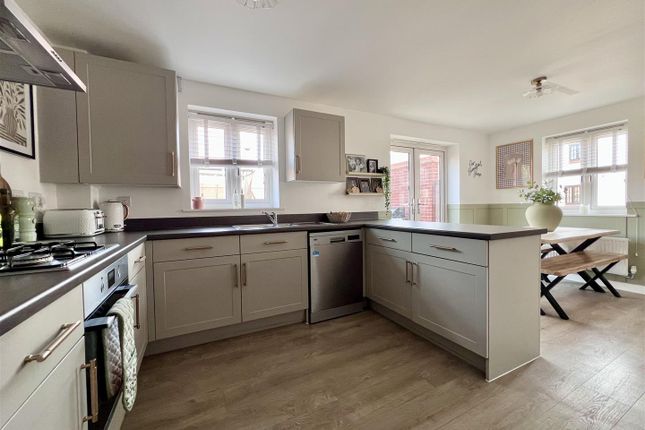 1, Uttoxeter Way, Towcester photo 3