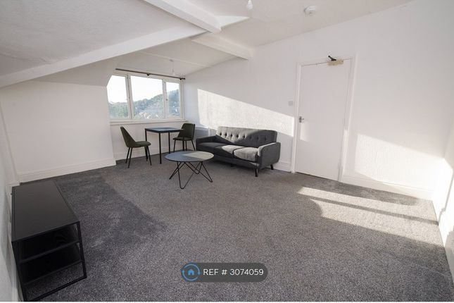 Flat, Westwood, Scarborough photo 3