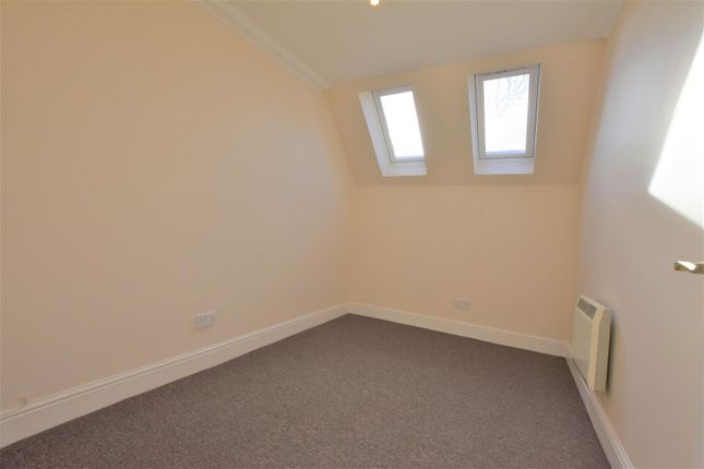 10, Waterford House, West Drayton photo 4