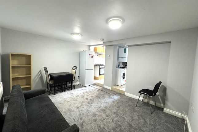 32a, Norwood Road, Berkshire, UK photo 3