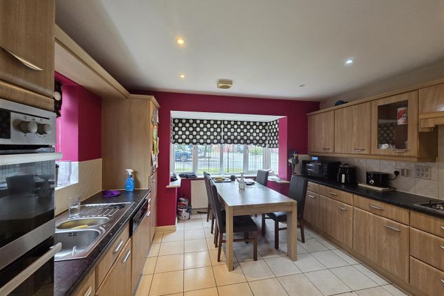 10, Guylers Hill Drive, Mansfield photo 2