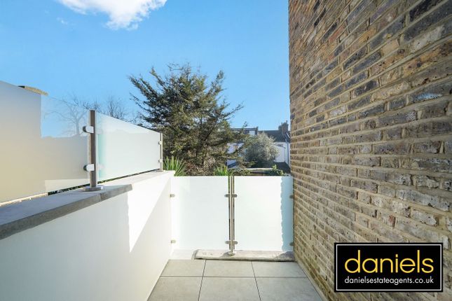 Flat 2, 25, Scrubs Lane, London photo 2