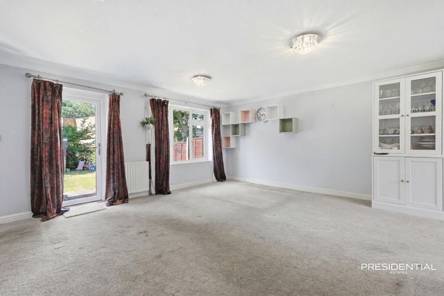 38 Owen Gardens, Woodford Green photo 2