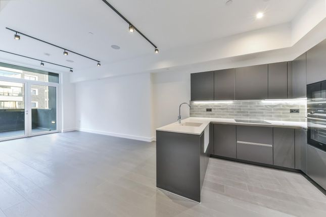 Flat to rent in New Tannery Way, London