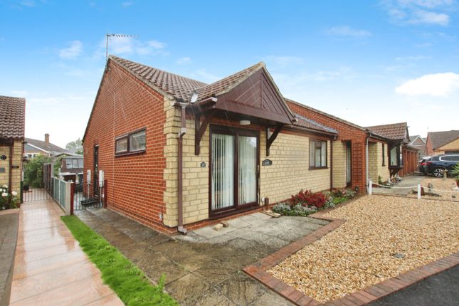 28 Meadowlake Close, Lincoln, Lincolnshire photo 2