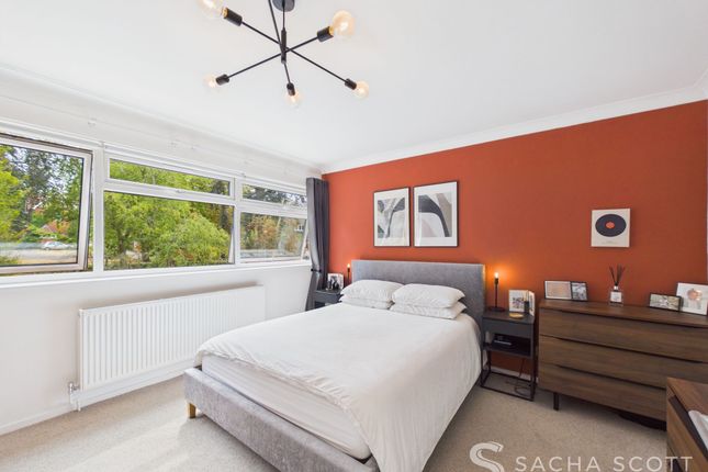 8 Elmhurst Lodge Christchurch Park, Sutton photo 4