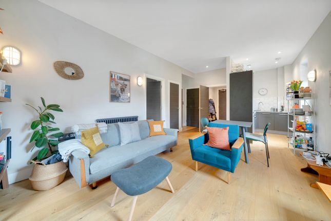 Thumbnail Flat for sale in 17 Wilmer Place, London