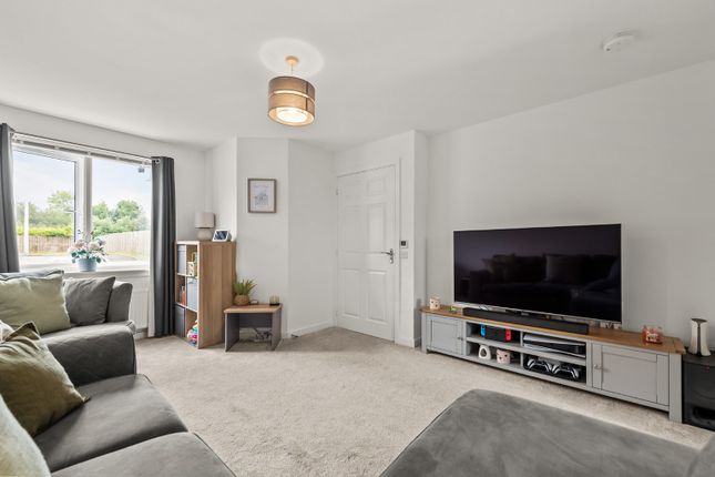 28, Douglas Road, Livingston photo 2