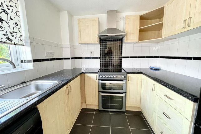 15 Hale Court, Farnham photo 3