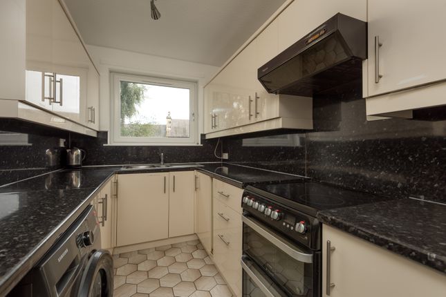 34, Queen's Park Court, Edinburgh photo 4