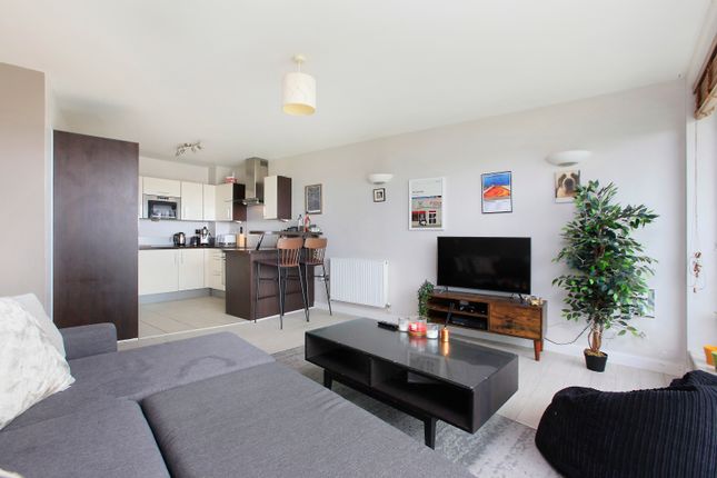 Flat for sale in Argento Tower, Mapleton Road, Wandsworth, London
