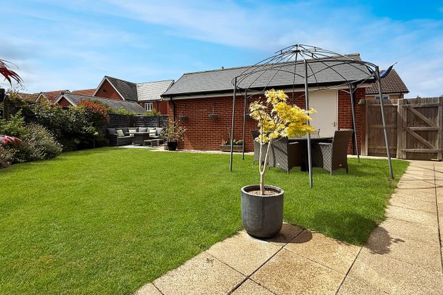 10, Crozier Drive, Braintree photo 2