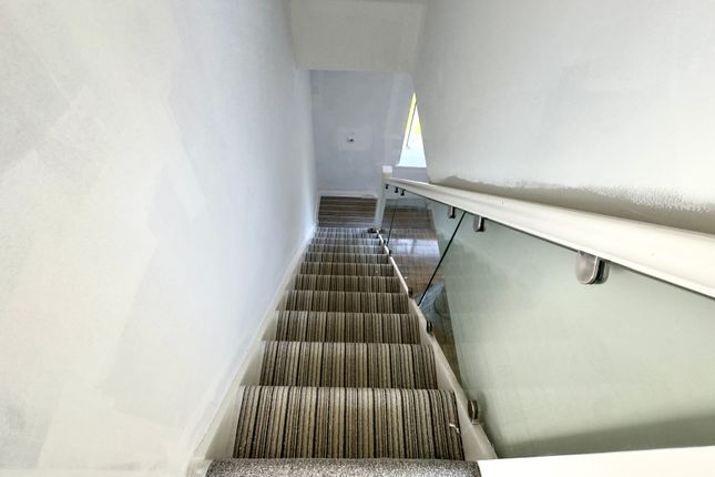 5, Elthorne Court, Boundaries Road, Feltham photo 3