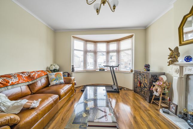 48, Angus Drive, South Ruislip photo 2
