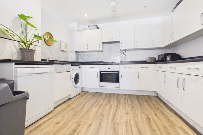 Flat 2, 24 Starboard Crescent, Chatham photo 3