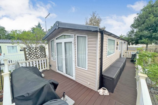 2-bed caravan on N10, Oakdene Forest Park, Ringwood, £11,000