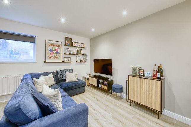 1-bed flat on 302b, Kingston Road, Wimbledon Chase, £280,000
