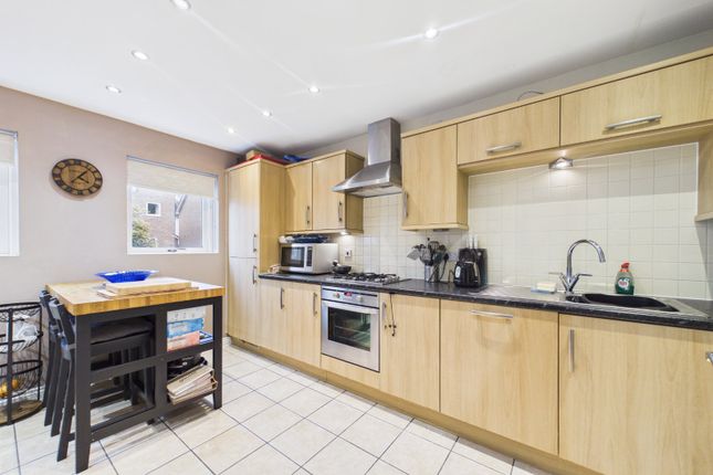 11, Austin Way, Bracknell photo 4