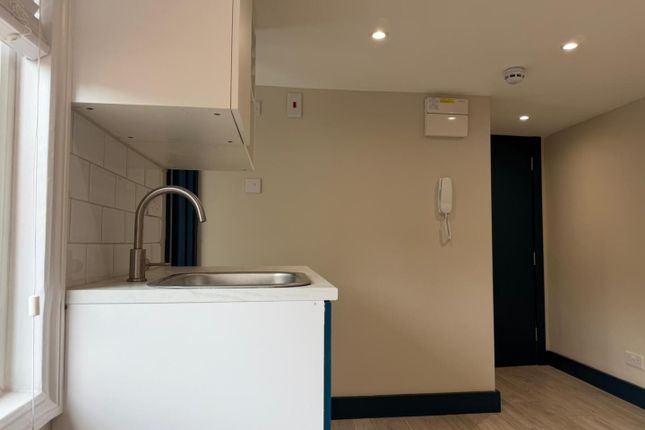 Flat 7, 22 Verdant Lane, London photo 4