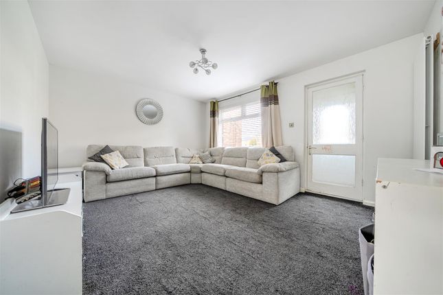 27, Gibson Close, Lee-On-The-Solent photo 2
