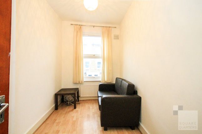 Flat to rent in Evershot Road, Finsbury Park